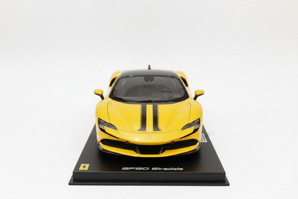 Ferrari SF90 Stradale en color amarillo escala 1:18