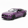 2015 Ford Mustang GT en color morado escala 1:18