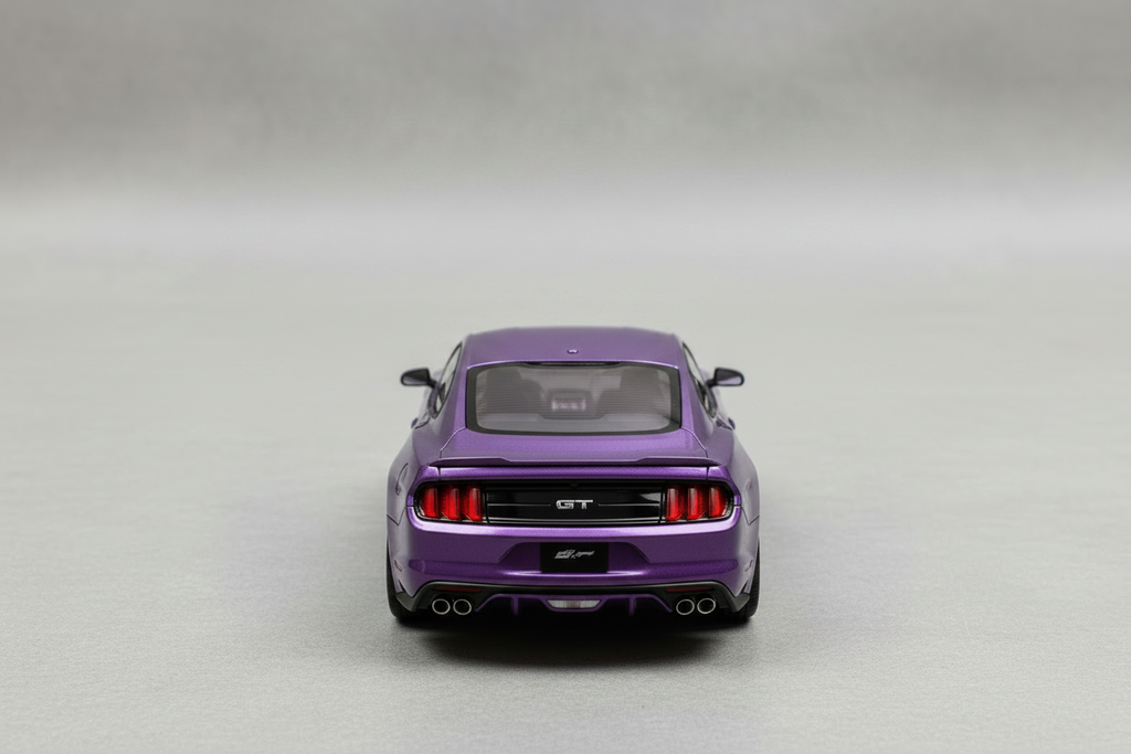 2015 Ford Mustang GT en color morado escala 1:18