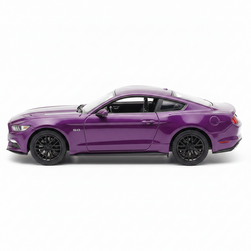 2015 Ford Mustang GT en color morado escala 1:18