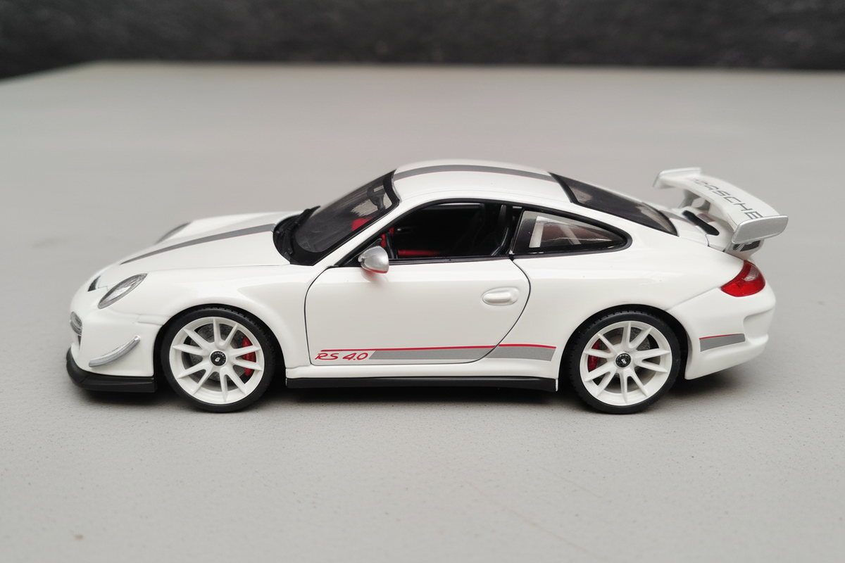 Porsche 911 GT3 RS 4.0 en color blanco escala 1:18