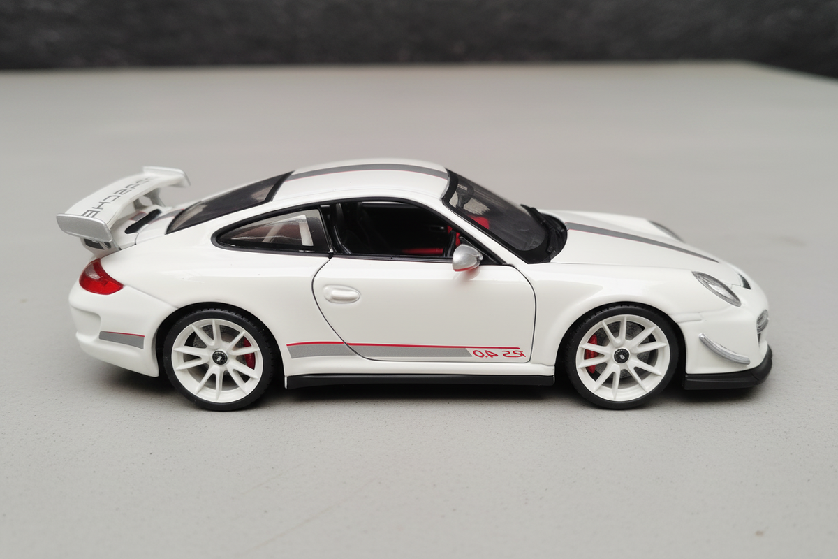 Porsche 911 GT3 RS 4.0 en color blanco escala 1:18