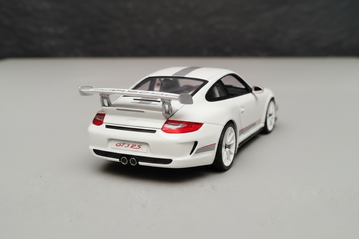 Porsche 911 GT3 RS 4.0 en color blanco escala 1:18