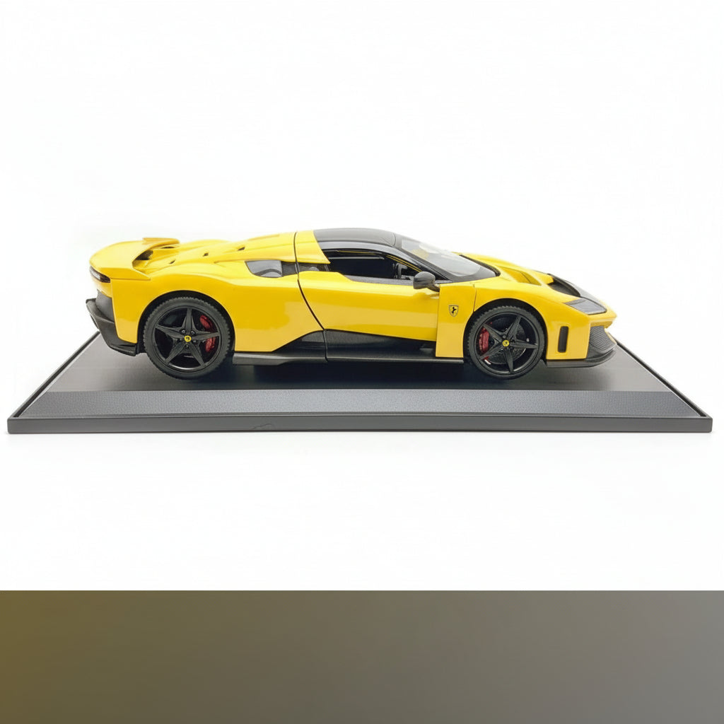Ferrari F80 de Maisto a escala 1:18 color Amarillo