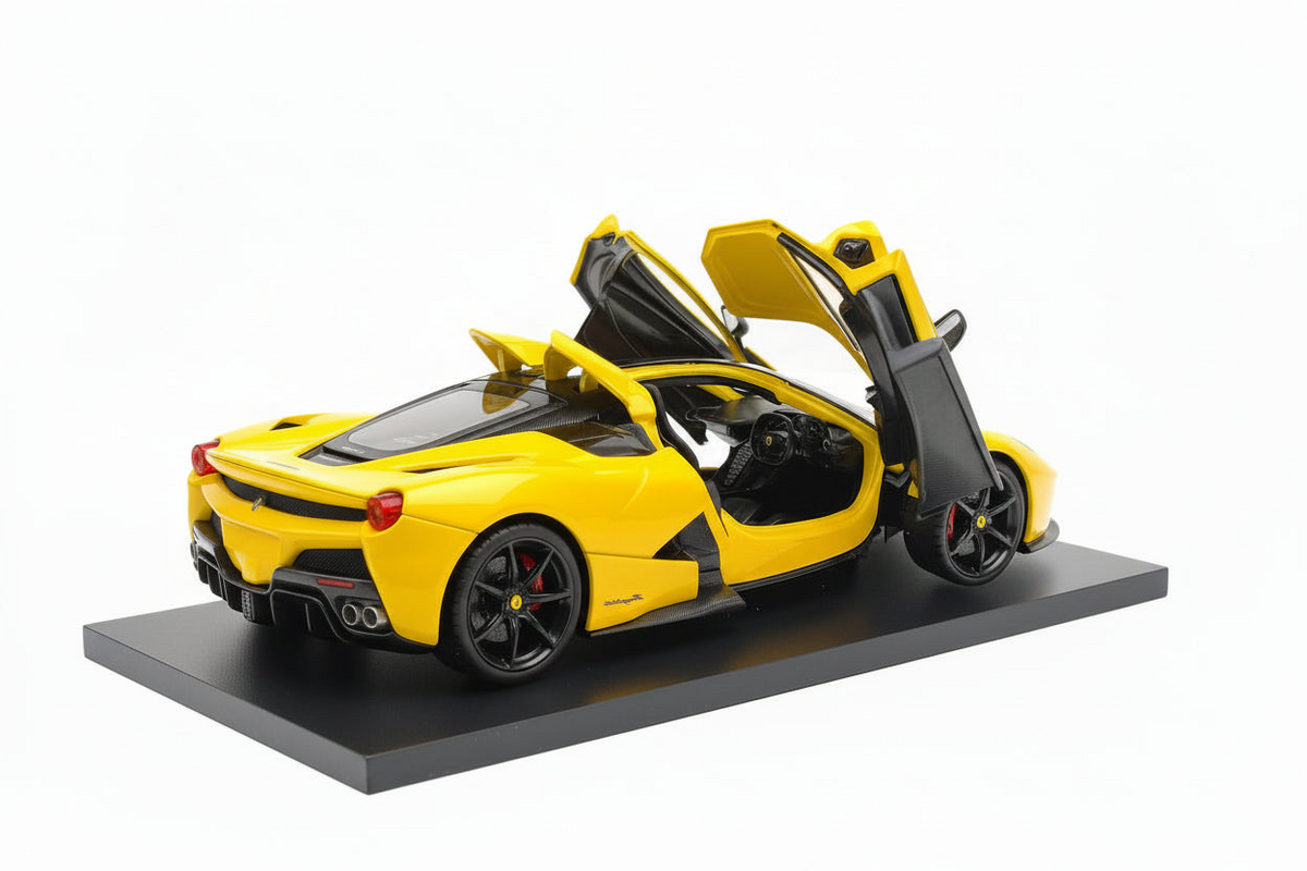 Ferrari F80 de Maisto a escala 1:18 color Amarillo